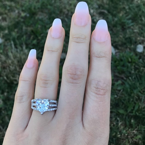 New Cubic Zirconia Jewelry Classic Fashion ring - Picture 5 of 6